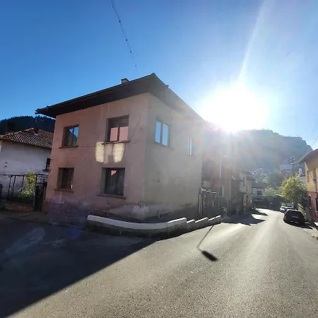Yoni-guesthouse * Bŭnzarito