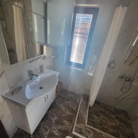 Yoni-guesthouse * Bŭnzarito